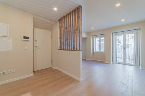 T0 Luminoso no 1º Piso - Vida Urbana no Centro de Setúbal