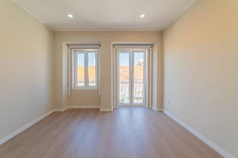 T0 no 2º Piso - Apartamento Renovado no Centro de Setúbal