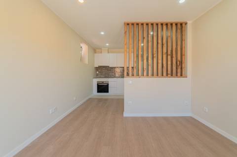 T0 no 2º Piso - Apartamento Renovado no Centro de Setúbal