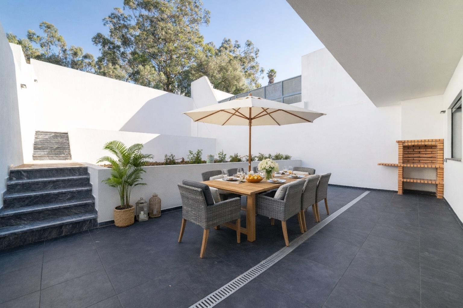 Moradia T3 em Caneças, com excelente jardim e garagem