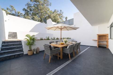 Moradia T3 em Caneças, com excelente jardim e garagem