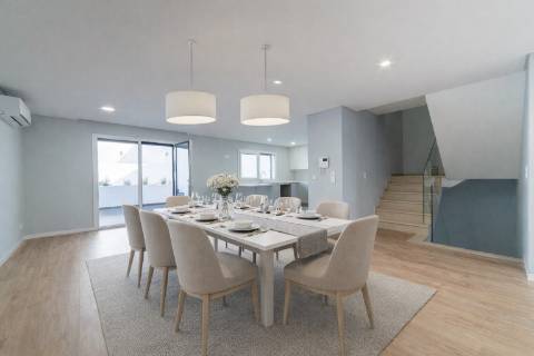 Moradia T3 em Caneças, com excelente jardim e garagem