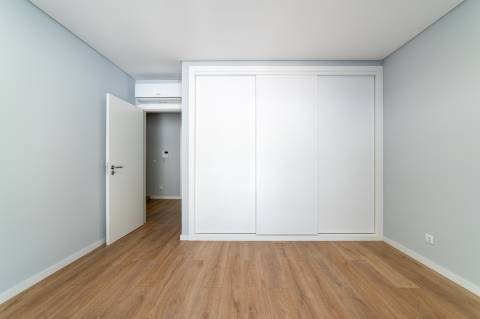 Moradia T3 em Caneças, com excelente jardim e garagem