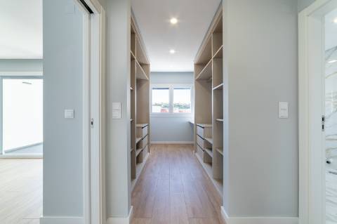 Moradia T3 em Caneças, com excelente jardim e garagem