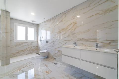 Moradia T3 em Caneças, com excelente jardim e garagem