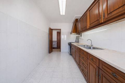 Apartamento T3 com 144m2 na Amoreira, Alcabideche
