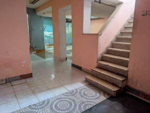 Oportunidade de Investimento a 5 minutos de Lisboa | Loja com 80m²