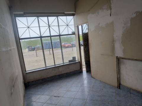 Oportunidade de Investimento a 5 minutos de Lisboa | Loja com 80m²