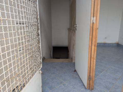 Oportunidade de Investimento a 5 minutos de Lisboa | Loja com 80m²