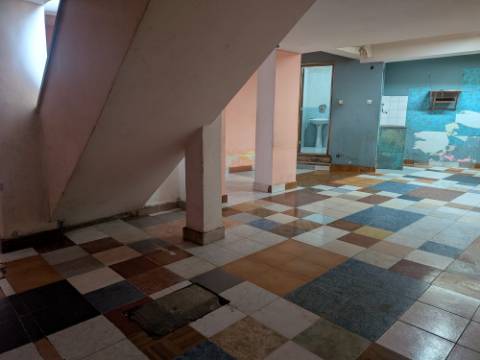 Oportunidade de Investimento a 5 minutos de Lisboa | Loja com 80m²