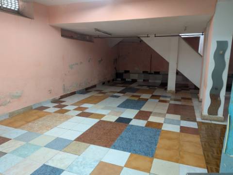 Oportunidade de Investimento a 5 minutos de Lisboa | Loja com 80m²