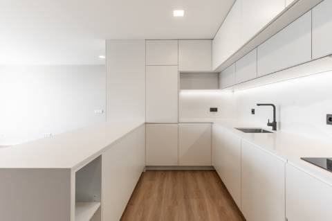 T4Duplex com varandas e terraço Sofisticação e Exclusividade em Aveiro