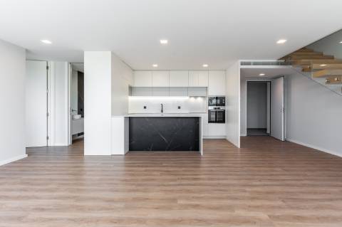 T4Duplex com varandas e terraço Sofisticação e Exclusividade em Aveiro