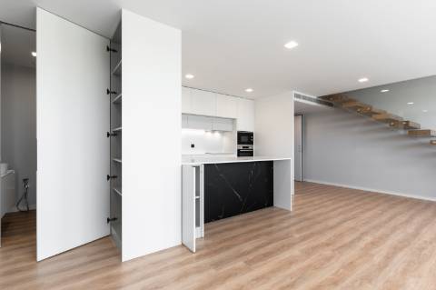 T4Duplex com varandas e terraço Sofisticação e Exclusividade em Aveiro