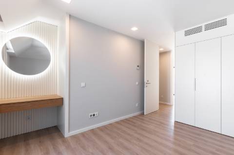 T4Duplex com varandas e terraço Sofisticação e Exclusividade em Aveiro