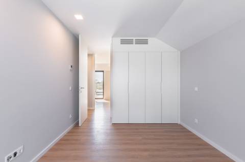 T4Duplex com varandas e terraço Sofisticação e Exclusividade em Aveiro