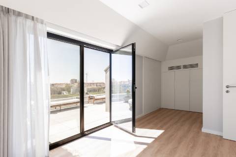 T4Duplex com varandas e terraço Sofisticação e Exclusividade em Aveiro