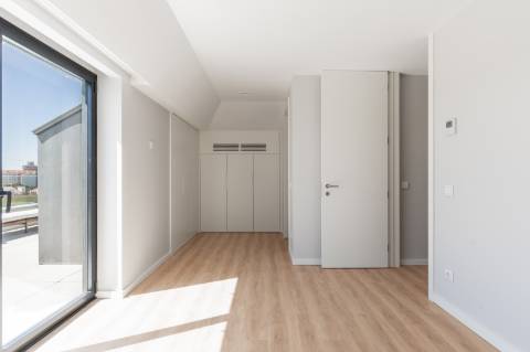 T4Duplex com varandas e terraço Sofisticação e Exclusividade em Aveiro
