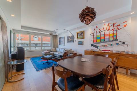 T2 em Campo de Ourique com BOX para 2 viaturas