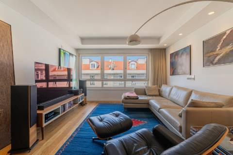 T2 em Campo de Ourique com BOX para 2 viaturas