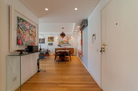 T2 em Campo de Ourique com BOX para 2 viaturas