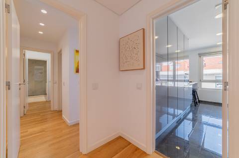 T2 em Campo de Ourique com BOX para 2 viaturas