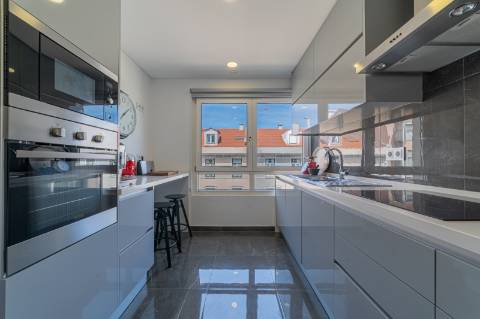 T2 em Campo de Ourique com BOX para 2 viaturas