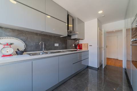 T2 em Campo de Ourique com BOX para 2 viaturas