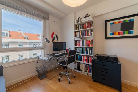 T2 em Campo de Ourique com BOX para 2 viaturas