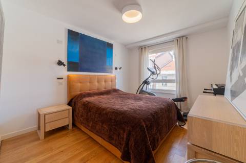 T2 em Campo de Ourique com BOX para 2 viaturas