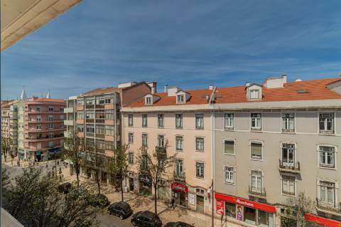 T2 em Campo de Ourique com BOX para 2 viaturas