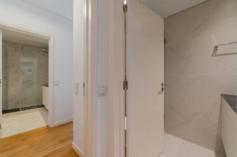 T2 em Campo de Ourique com BOX para 2 viaturas