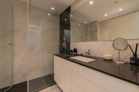 T2 em Campo de Ourique com BOX para 2 viaturas