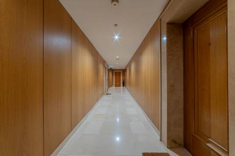 T2 em Campo de Ourique com BOX para 2 viaturas