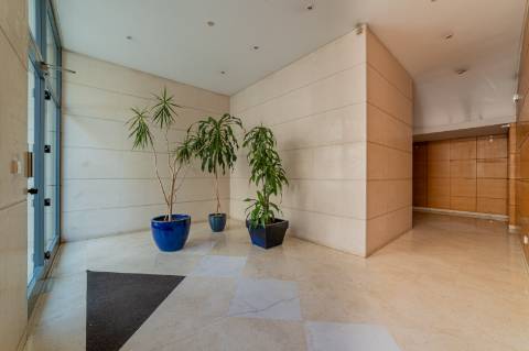 T2 em Campo de Ourique com BOX para 2 viaturas