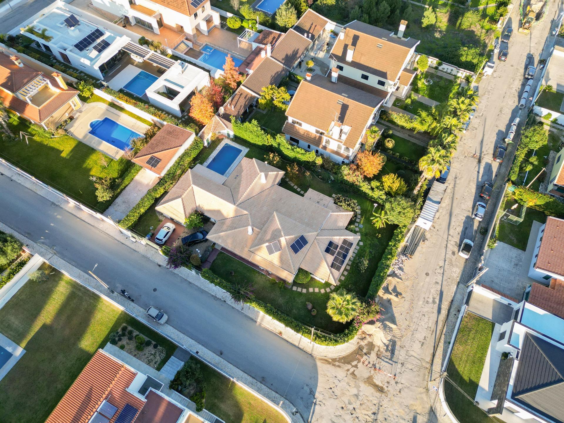 Moradia Térrea de Luxo na Verdizela com 1.200 m² de Terreno e Área de Lazer Completa