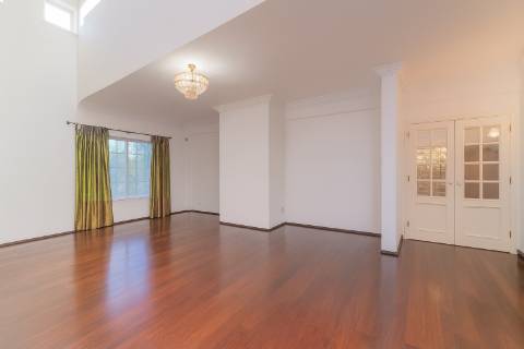 Moradia Térrea de Luxo na Verdizela com 1.200 m² de Terreno e Área de Lazer Completa