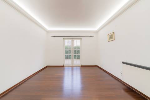 Moradia Térrea de Luxo na Verdizela com 1.200 m² de Terreno e Área de Lazer Completa