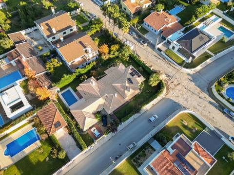 Moradia Térrea de Luxo na Verdizela com 1.200 m² de Terreno e Área de Lazer Completa