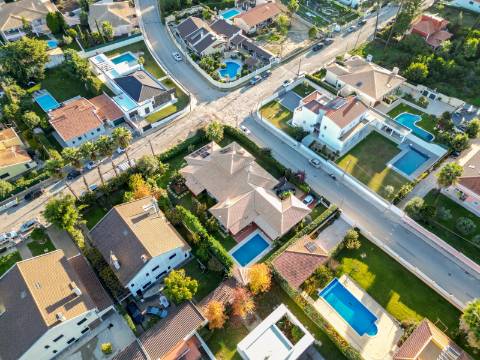 Moradia Térrea de Luxo na Verdizela com 1.200 m² de Terreno e Área de Lazer Completa