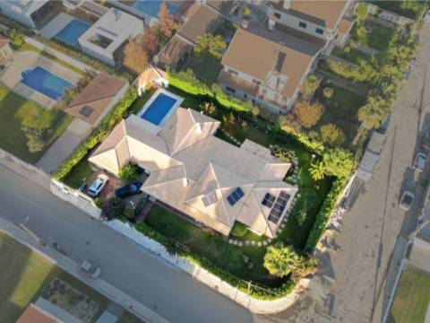 Moradia Térrea de Luxo na Verdizela com 1.200 m² de Terreno e Área de Lazer Completa