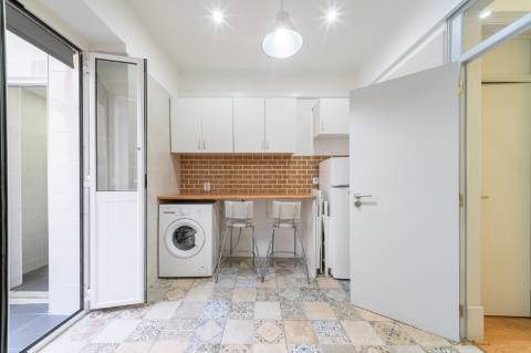 Apartamento T1 no Beato Mobilado e Equipado