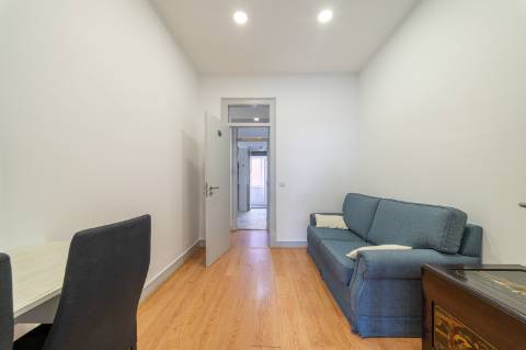 Apartamento T1 no Beato Mobilado e Equipado