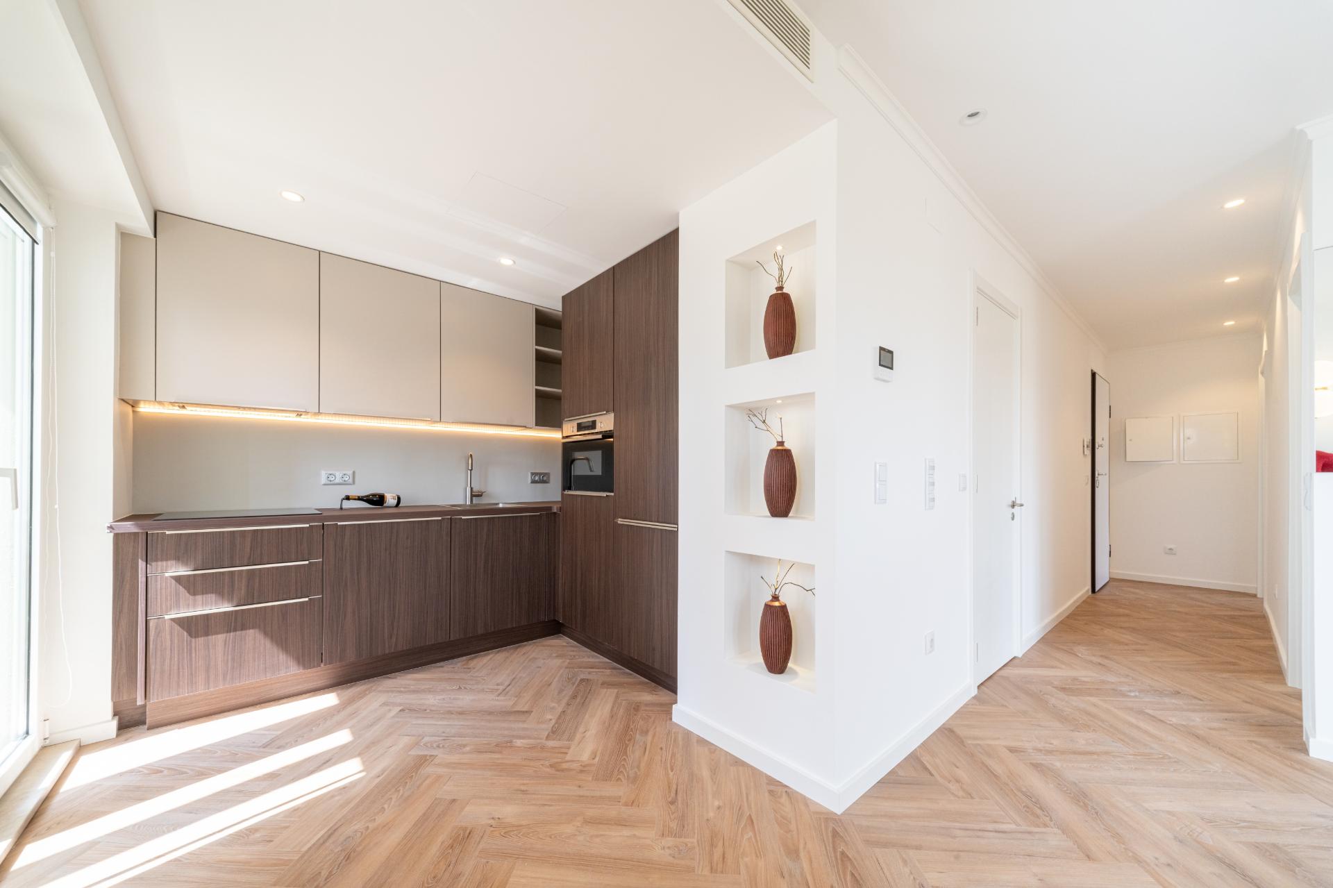 Apartamento T2 em piso 6 com elevador , excelente orientação solar e vista ampla
