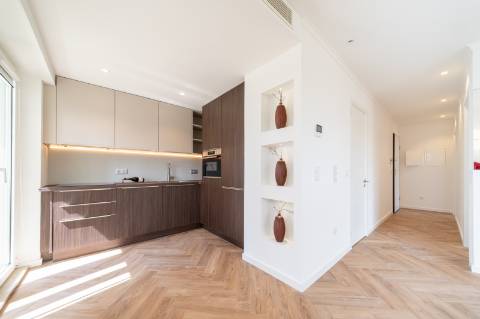 Apartamento T2 em piso 6 com elevador , excelente orientação solar e vista ampla