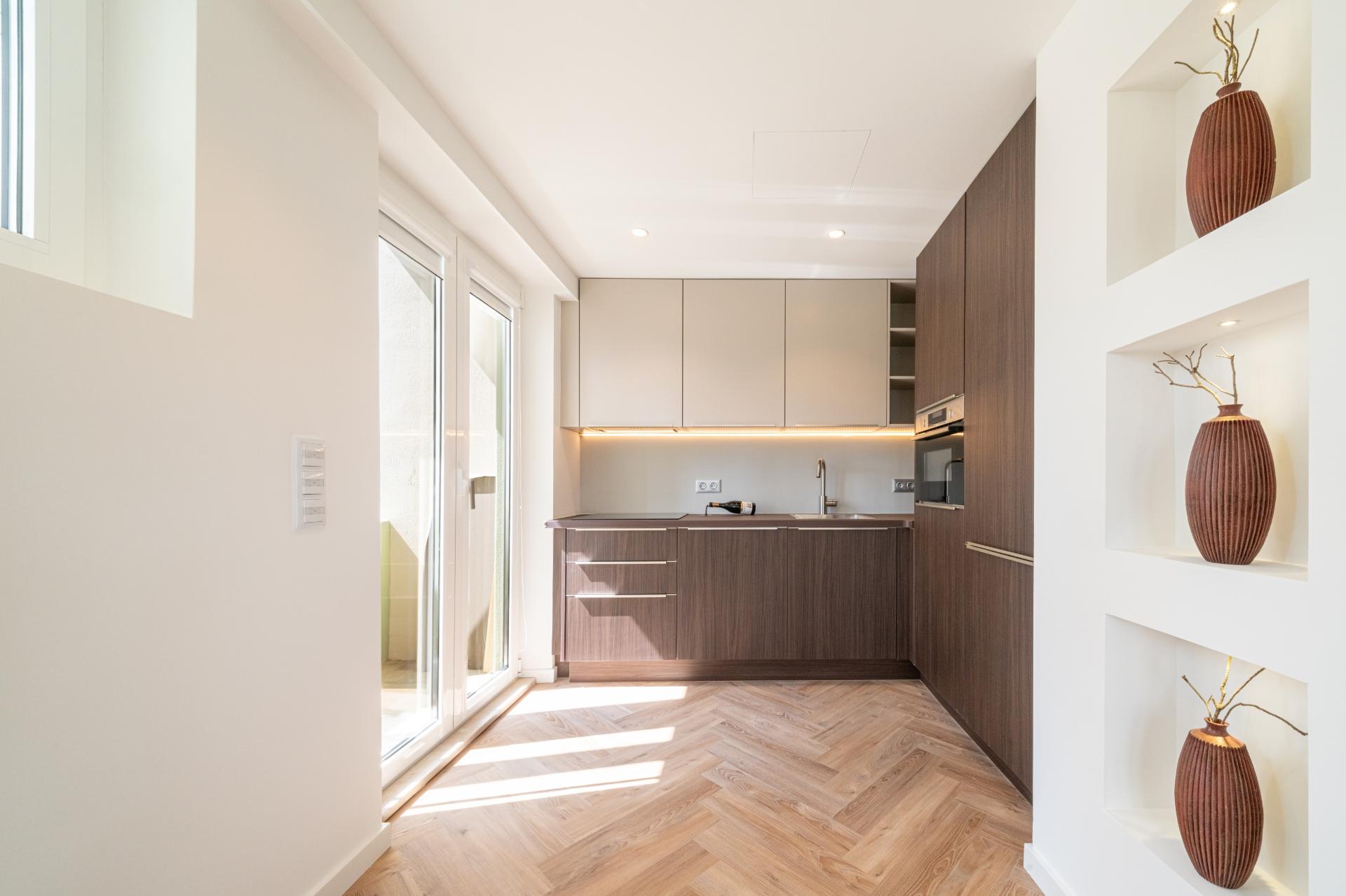 Apartamento T2 em piso 6 com elevador , excelente orientação solar e vista ampla