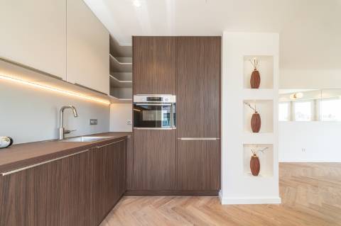 Apartamento T2 em piso 6 com elevador , excelente orientação solar e vista ampla