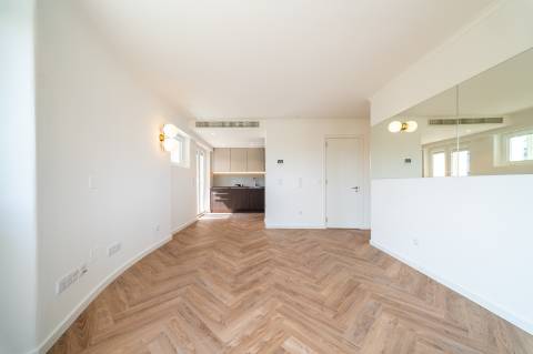 Apartamento T2 em piso 6 com elevador , excelente orientação solar e vista ampla