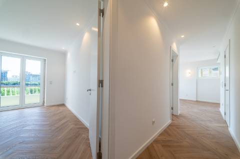 Apartamento T2 em piso 6 com elevador , excelente orientação solar e vista ampla