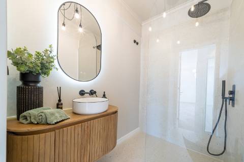 Apartamento T2 em piso 6 com elevador , excelente orientação solar e vista ampla